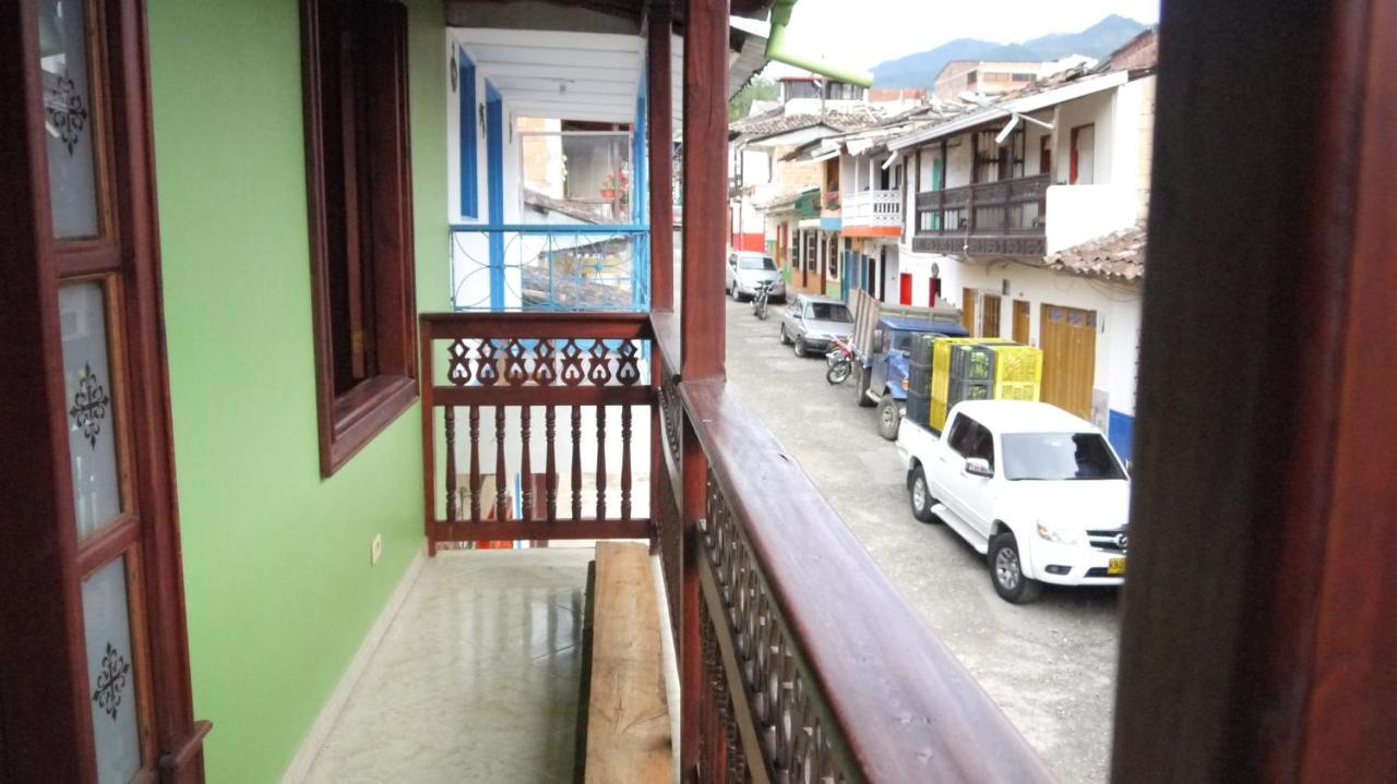 Hostal Naty Luna Jardín Exterior foto