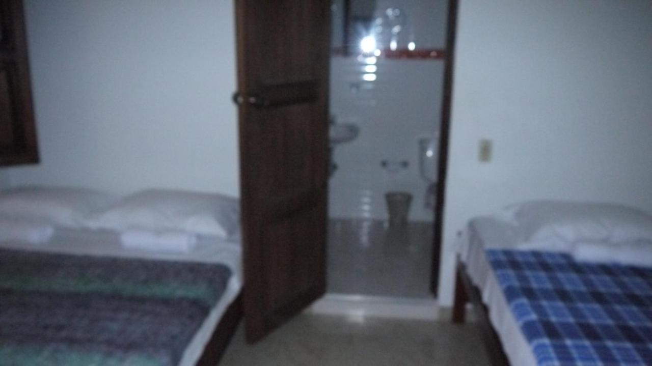 Hostal Naty Luna Jardín Exterior foto